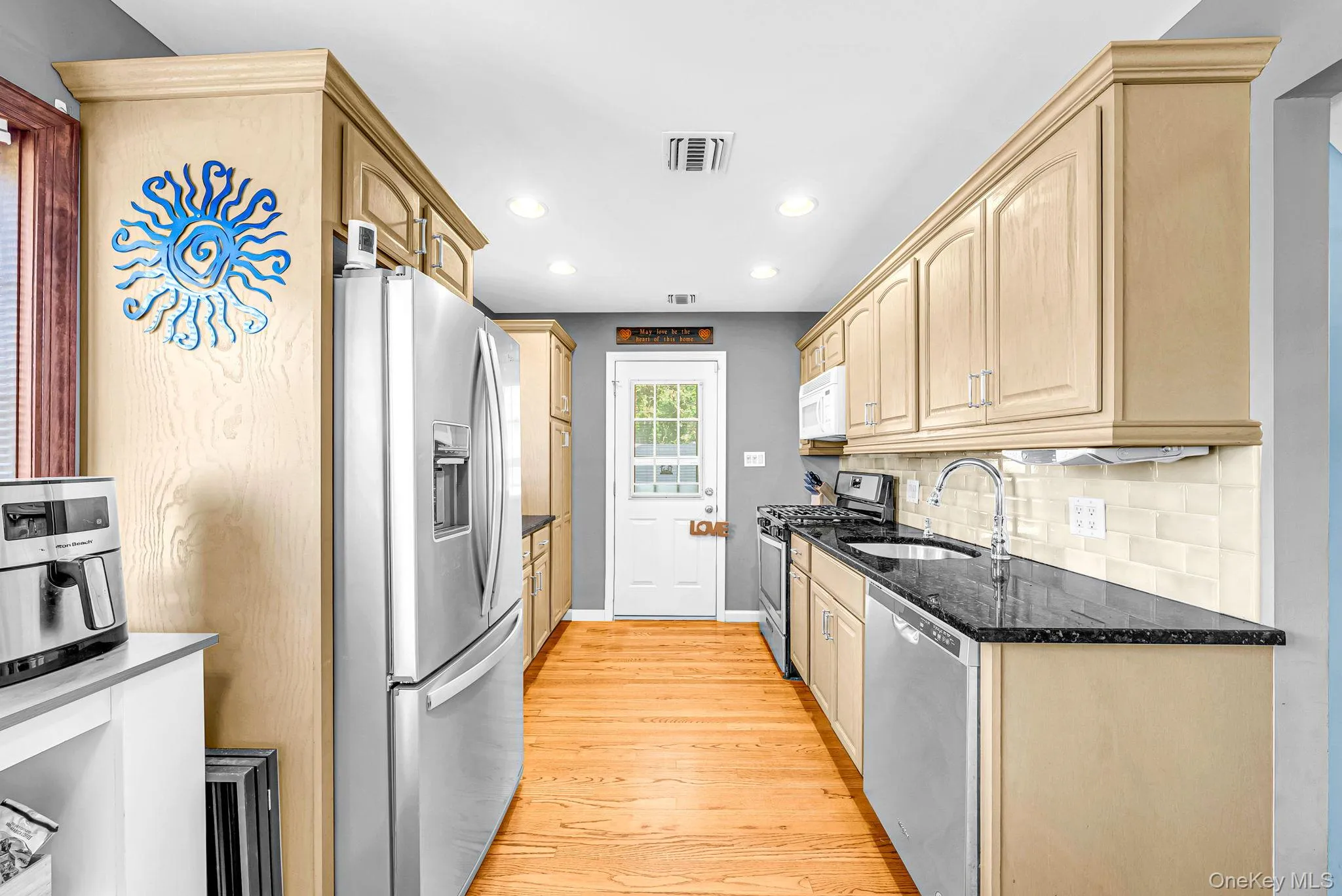 833 Fulton Avenue, Babylon, NY, 3 Bedrooms Bedrooms, 6 Rooms Rooms,1 BathroomBathrooms,Residential,For Rent,Fulton,0,1053176 833 Fulton Avenue, Babylon, NY, 3 Bedrooms Bedrooms, 6 Rooms Rooms,1 BathroomBathrooms,Residential,For Rent,Fulton,0,1053176