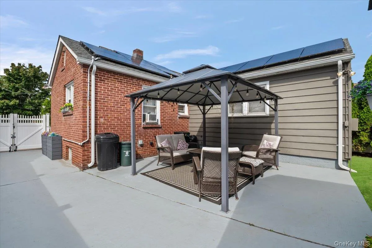 11 Belt Street, Hempstead, NY, 2 Bedrooms Bedrooms, 6 Rooms Rooms,1 BathroomBathrooms,Residential,For Rent,Belt,0,1053179 11 Belt Street, Hempstead, NY, 2 Bedrooms Bedrooms, 6 Rooms Rooms,1 BathroomBathrooms,Residential,For Rent,Belt,0,1053179