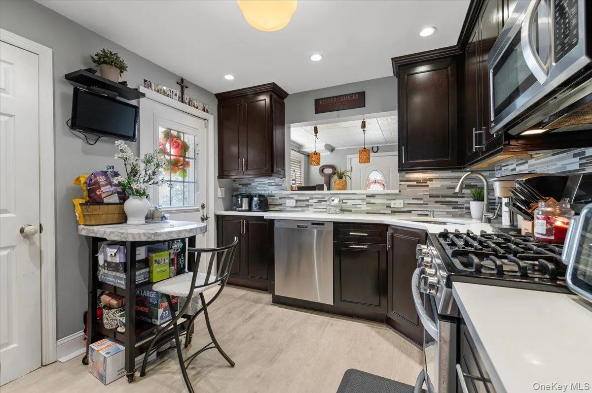 11 Belt Street, Hempstead, NY, 2 Bedrooms Bedrooms, 6 Rooms Rooms,1 BathroomBathrooms,Residential,For Rent,Belt,0,1053179 11 Belt Street, Hempstead, NY, 2 Bedrooms Bedrooms, 6 Rooms Rooms,1 BathroomBathrooms,Residential,For Rent,Belt,0,1053179