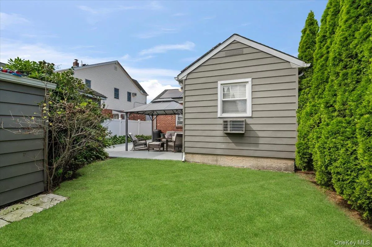11 Belt Street, Hempstead, NY, 2 Bedrooms Bedrooms, 6 Rooms Rooms,1 BathroomBathrooms,Residential,For Rent,Belt,0,1053179 11 Belt Street, Hempstead, NY, 2 Bedrooms Bedrooms, 6 Rooms Rooms,1 BathroomBathrooms,Residential,For Rent,Belt,0,1053179