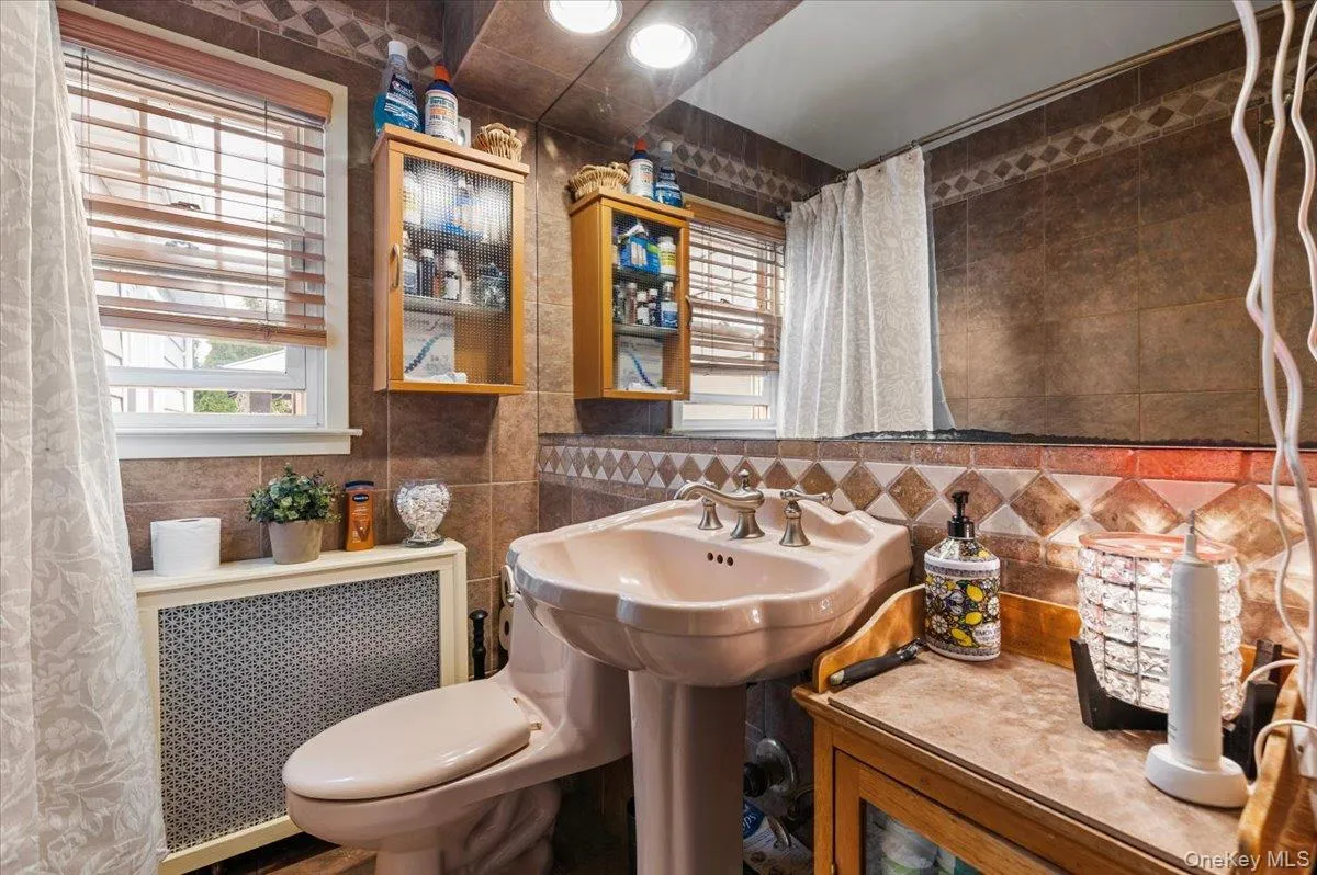 11 Belt Street, Hempstead, NY, 2 Bedrooms Bedrooms, 6 Rooms Rooms,1 BathroomBathrooms,Residential,For Rent,Belt,0,1053179 11 Belt Street, Hempstead, NY, 2 Bedrooms Bedrooms, 6 Rooms Rooms,1 BathroomBathrooms,Residential,For Rent,Belt,0,1053179
