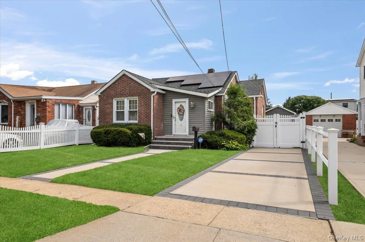 11 Belt Street, Hempstead, NY, 2 Bedrooms Bedrooms, 6 Rooms Rooms,1 BathroomBathrooms,Residential,For Rent,Belt,0,1053179 11 Belt Street, Hempstead, NY, 2 Bedrooms Bedrooms, 6 Rooms Rooms,1 BathroomBathrooms,Residential,For Rent,Belt,0,1053179