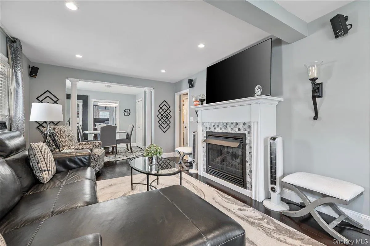 11 Belt Street, Hempstead, NY, 2 Bedrooms Bedrooms, 6 Rooms Rooms,1 BathroomBathrooms,Residential,For Rent,Belt,0,1053179 11 Belt Street, Hempstead, NY, 2 Bedrooms Bedrooms, 6 Rooms Rooms,1 BathroomBathrooms,Residential,For Rent,Belt,0,1053179