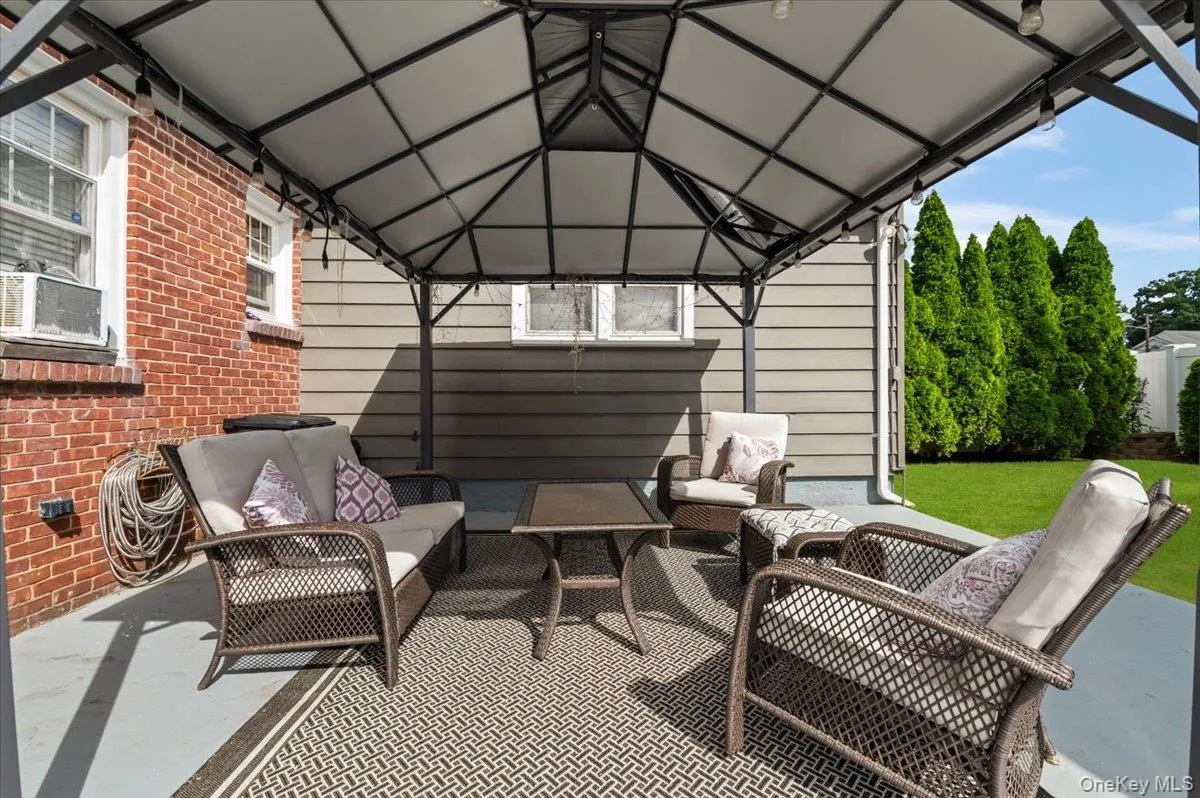 11 Belt Street, Hempstead, NY, 2 Bedrooms Bedrooms, 6 Rooms Rooms,1 BathroomBathrooms,Residential,For Rent,Belt,0,1053179 11 Belt Street, Hempstead, NY, 2 Bedrooms Bedrooms, 6 Rooms Rooms,1 BathroomBathrooms,Residential,For Rent,Belt,0,1053179