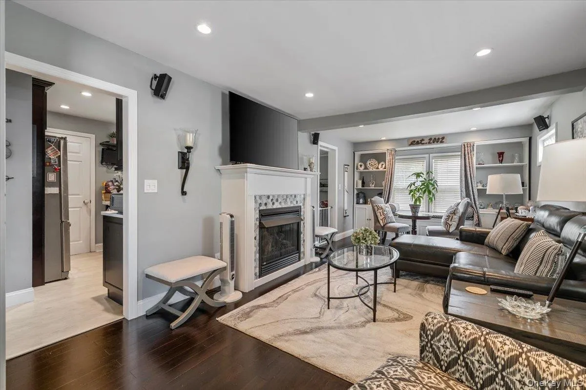 11 Belt Street, Hempstead, NY, 2 Bedrooms Bedrooms, 6 Rooms Rooms,1 BathroomBathrooms,Residential,For Rent,Belt,0,1053179 11 Belt Street, Hempstead, NY, 2 Bedrooms Bedrooms, 6 Rooms Rooms,1 BathroomBathrooms,Residential,For Rent,Belt,0,1053179