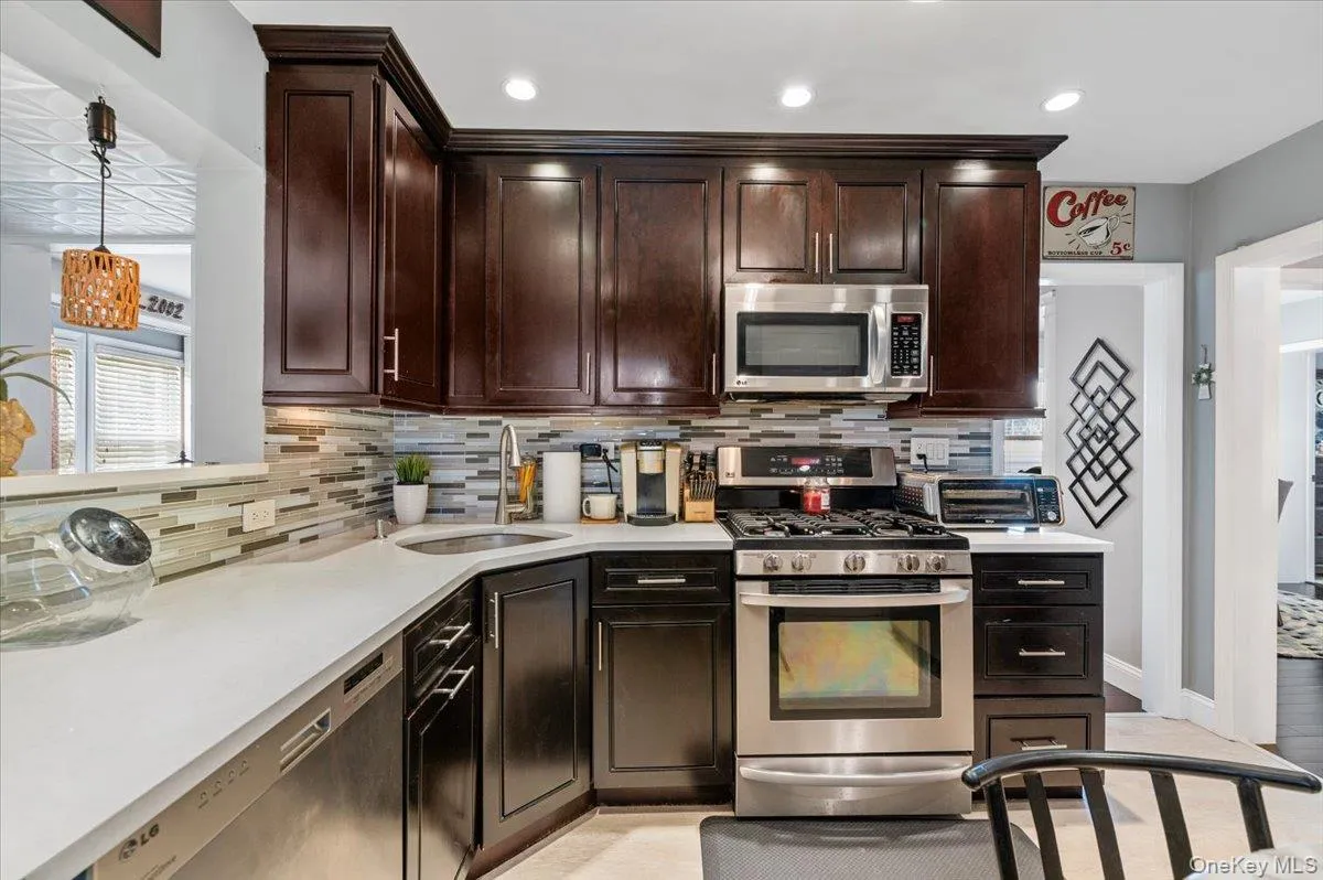11 Belt Street, Hempstead, NY, 2 Bedrooms Bedrooms, 6 Rooms Rooms,1 BathroomBathrooms,Residential,For Rent,Belt,0,1053179 11 Belt Street, Hempstead, NY, 2 Bedrooms Bedrooms, 6 Rooms Rooms,1 BathroomBathrooms,Residential,For Rent,Belt,0,1053179
