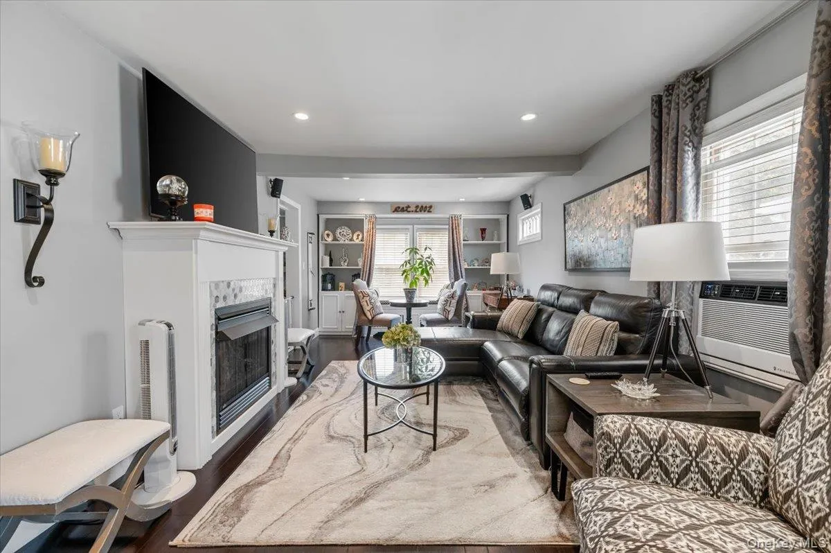11 Belt Street, Hempstead, NY, 2 Bedrooms Bedrooms, 6 Rooms Rooms,1 BathroomBathrooms,Residential,For Rent,Belt,0,1053179 11 Belt Street, Hempstead, NY, 2 Bedrooms Bedrooms, 6 Rooms Rooms,1 BathroomBathrooms,Residential,For Rent,Belt,0,1053179