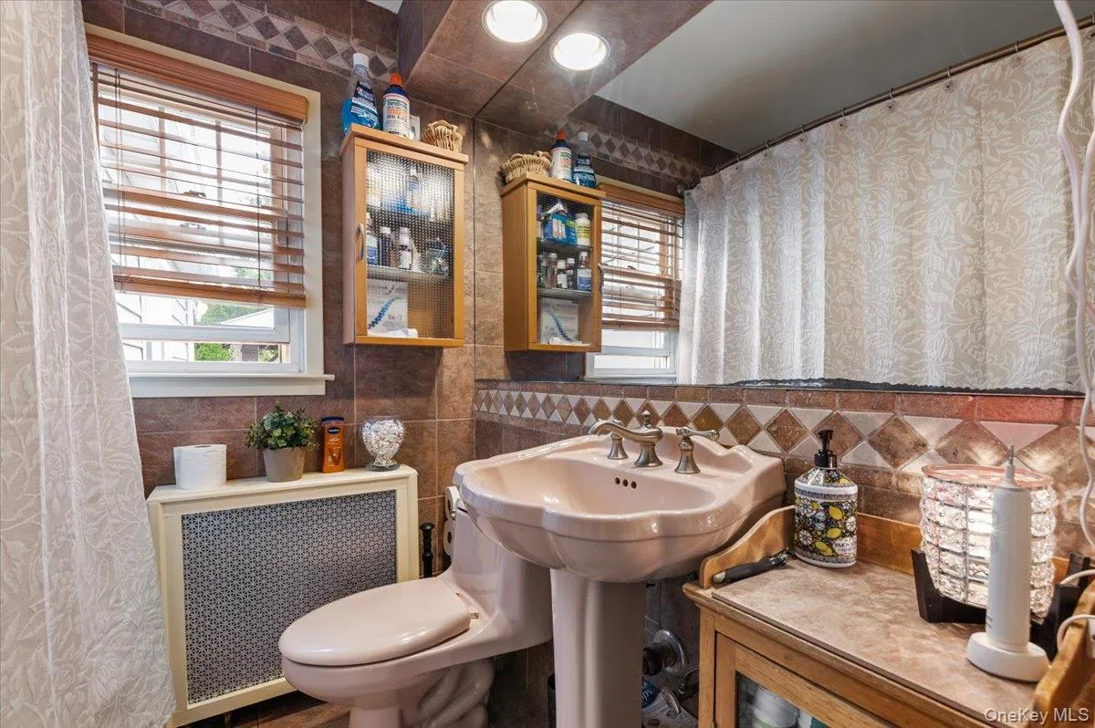 11 Belt Street, Hempstead, NY, 2 Bedrooms Bedrooms, 6 Rooms Rooms,1 BathroomBathrooms,Residential,For Rent,Belt,0,1053179 11 Belt Street, Hempstead, NY, 2 Bedrooms Bedrooms, 6 Rooms Rooms,1 BathroomBathrooms,Residential,For Rent,Belt,0,1053179