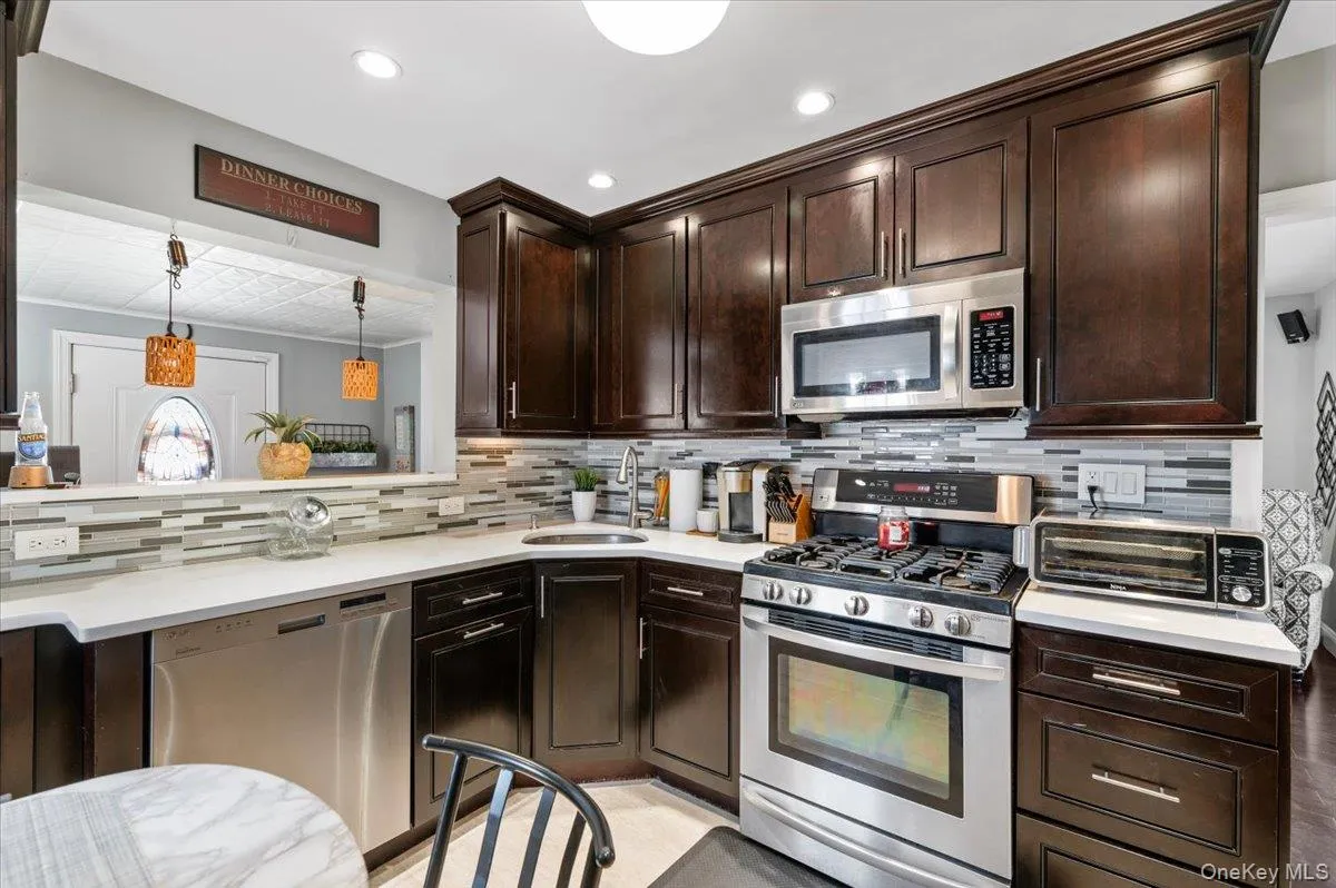 11 Belt Street, Hempstead, NY, 2 Bedrooms Bedrooms, 6 Rooms Rooms,1 BathroomBathrooms,Residential,For Rent,Belt,0,1053179 11 Belt Street, Hempstead, NY, 2 Bedrooms Bedrooms, 6 Rooms Rooms,1 BathroomBathrooms,Residential,For Rent,Belt,0,1053179