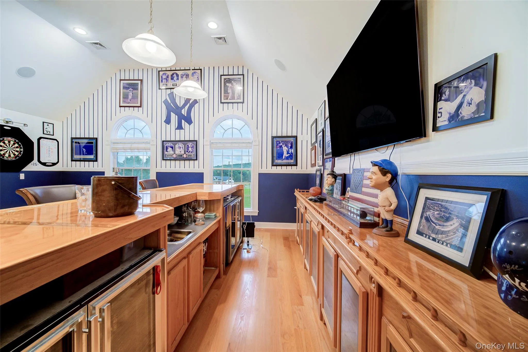 Built-in wet bar with integrated appliances, including refrigeration, a sink and a built-in media console. Built-in wet bar with integrated appliances, including refrigeration, a sink and a built-in media console.