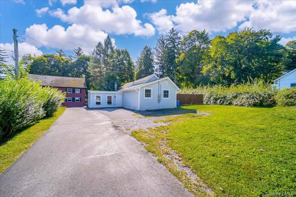 51 Weeks Avenue, Cornwall, NY, 1 Bedroom Bedrooms, 5 Rooms Rooms,1 BathroomBathrooms,Residential,For Rent,Weeks,0,1053185 51 Weeks Avenue, Cornwall, NY, 1 Bedroom Bedrooms, 5 Rooms Rooms,1 BathroomBathrooms,Residential,For Rent,Weeks,0,1053185