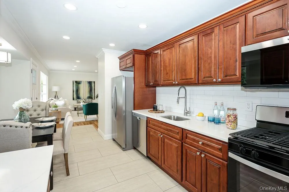 21 Dewey Road, Smithtown, NY, 3 Bedrooms Bedrooms, 5 Rooms Rooms,1 BathroomBathrooms,Residential,For Rent,Dewey,0,1053188 21 Dewey Road, Smithtown, NY, 3 Bedrooms Bedrooms, 5 Rooms Rooms,1 BathroomBathrooms,Residential,For Rent,Dewey,0,1053188