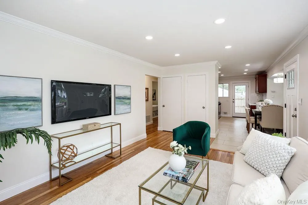 21 Dewey Road, Smithtown, NY, 3 Bedrooms Bedrooms, 5 Rooms Rooms,1 BathroomBathrooms,Residential,For Rent,Dewey,0,1053188 21 Dewey Road, Smithtown, NY, 3 Bedrooms Bedrooms, 5 Rooms Rooms,1 BathroomBathrooms,Residential,For Rent,Dewey,0,1053188