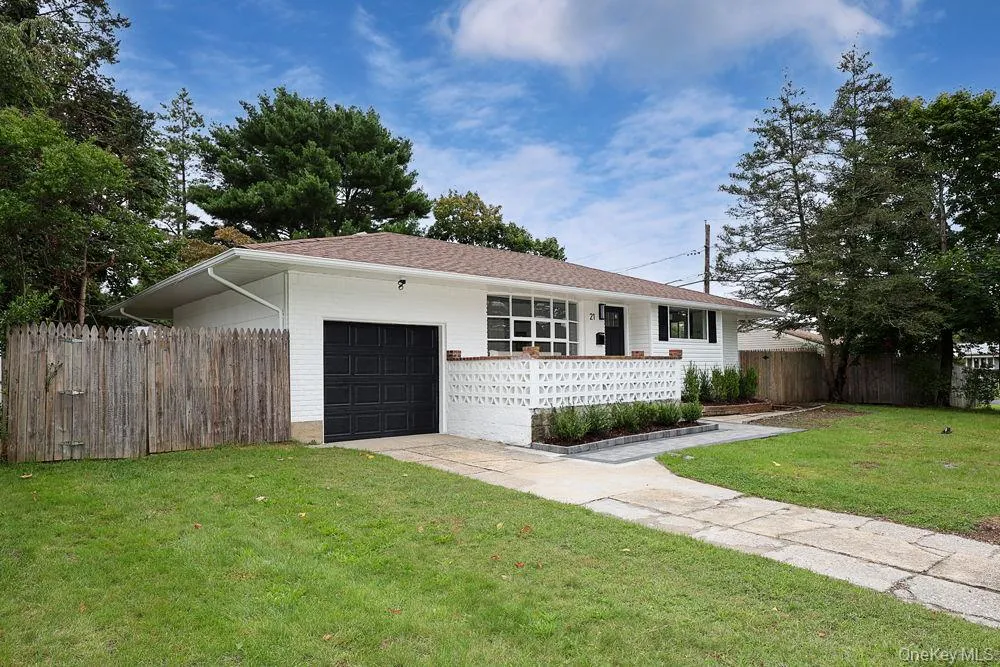 21 Dewey Road, Smithtown, NY, 3 Bedrooms Bedrooms, 5 Rooms Rooms,1 BathroomBathrooms,Residential,For Rent,Dewey,0,1053188 21 Dewey Road, Smithtown, NY, 3 Bedrooms Bedrooms, 5 Rooms Rooms,1 BathroomBathrooms,Residential,For Rent,Dewey,0,1053188
