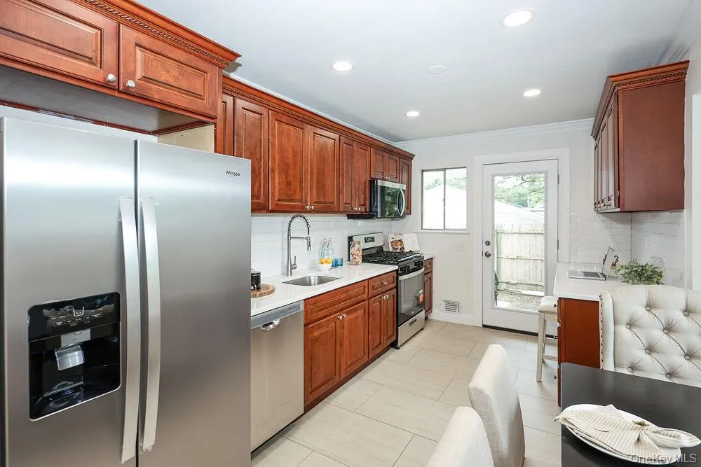21 Dewey Road, Smithtown, NY, 3 Bedrooms Bedrooms, 5 Rooms Rooms,1 BathroomBathrooms,Residential,For Rent,Dewey,0,1053188 21 Dewey Road, Smithtown, NY, 3 Bedrooms Bedrooms, 5 Rooms Rooms,1 BathroomBathrooms,Residential,For Rent,Dewey,0,1053188