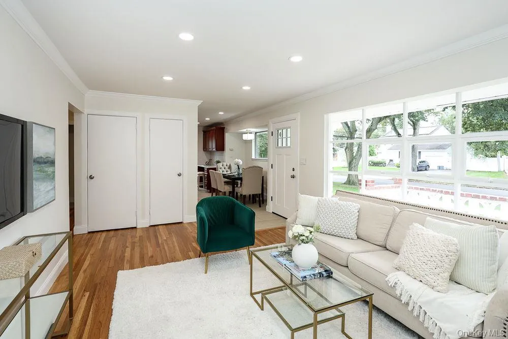 21 Dewey Road, Smithtown, NY, 3 Bedrooms Bedrooms, 5 Rooms Rooms,1 BathroomBathrooms,Residential,For Rent,Dewey,0,1053188 21 Dewey Road, Smithtown, NY, 3 Bedrooms Bedrooms, 5 Rooms Rooms,1 BathroomBathrooms,Residential,For Rent,Dewey,0,1053188