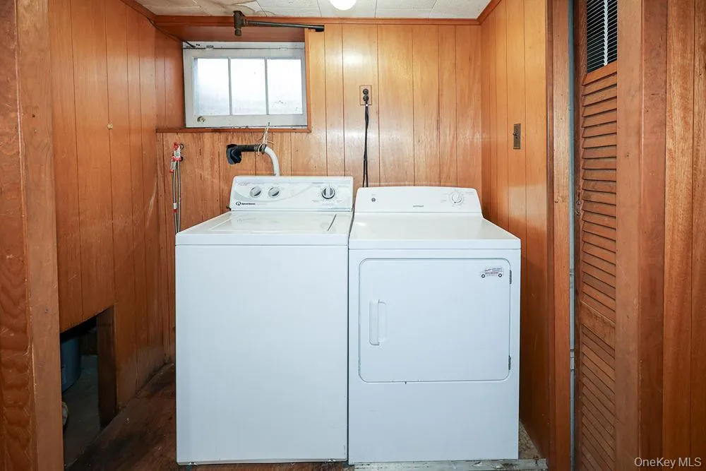 21 Dewey Road, Smithtown, NY, 3 Bedrooms Bedrooms, 5 Rooms Rooms,1 BathroomBathrooms,Residential,For Rent,Dewey,0,1053188 21 Dewey Road, Smithtown, NY, 3 Bedrooms Bedrooms, 5 Rooms Rooms,1 BathroomBathrooms,Residential,For Rent,Dewey,0,1053188