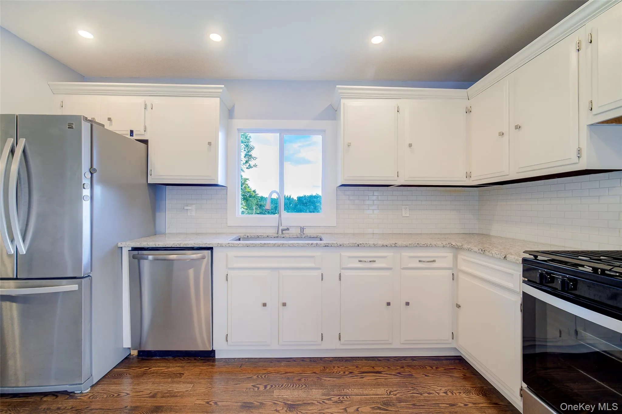 Stainless steel appliances all under 3 years old. Wood cabinetry highlights this expansive kitchen Stainless steel appliances all under 3 years old. Wood cabinetry highlights this expansive kitchen