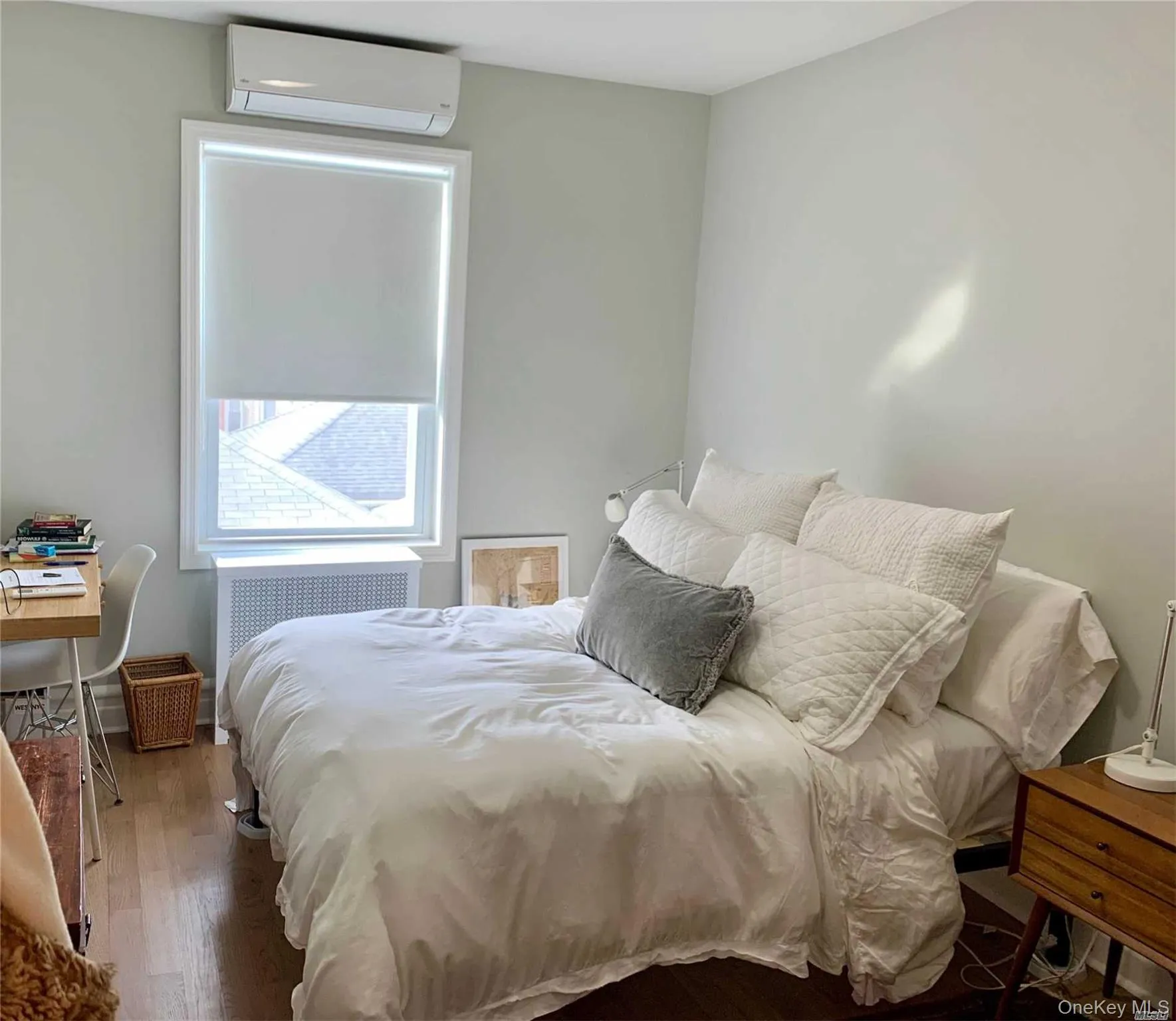 bedroom bedroom
