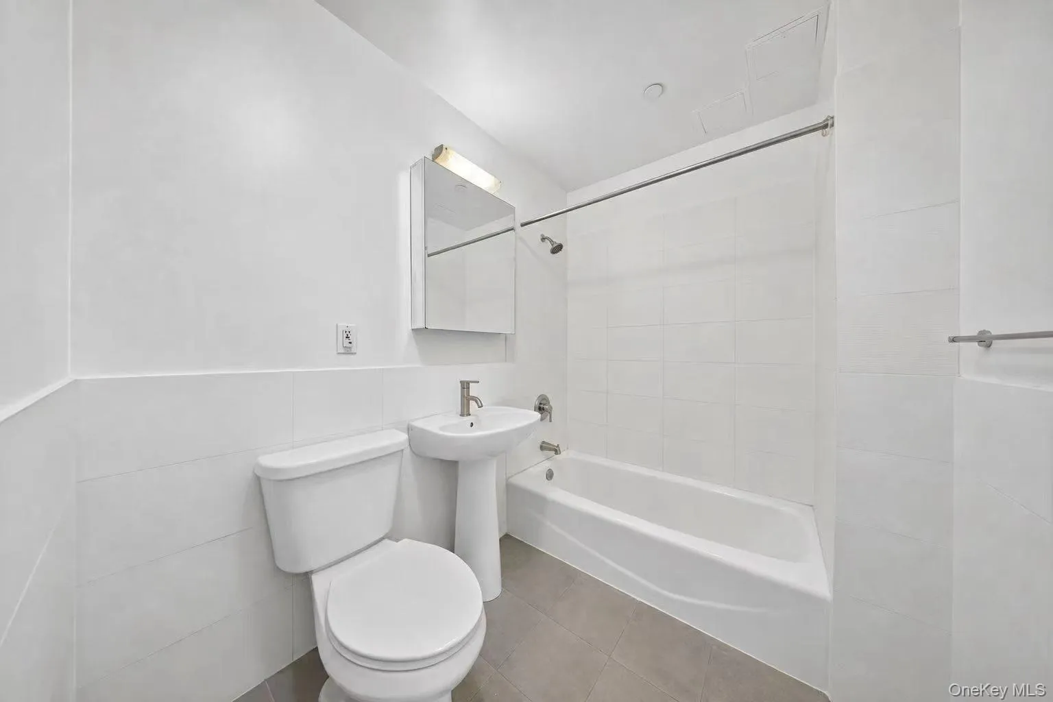 71-28 163rd Street, New York, NY, 2 Bedrooms Bedrooms, 6 Rooms Rooms,2 BathroomsBathrooms,Residential,For Rent,163rd,0,1053225 71-28 163rd Street, New York, NY, 2 Bedrooms Bedrooms, 6 Rooms Rooms,2 BathroomsBathrooms,Residential,For Rent,163rd,0,1053225