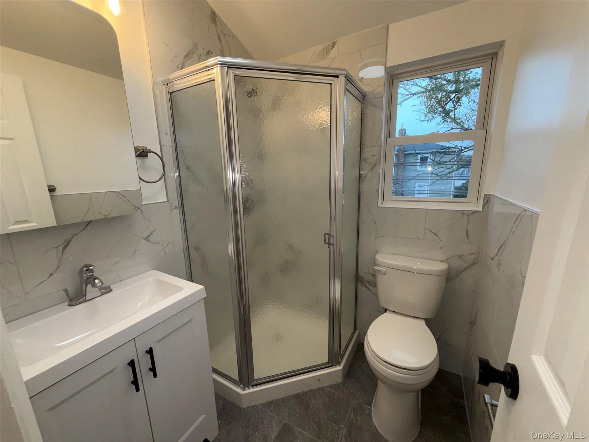 Full Hall Bathroom Full Hall Bathroom