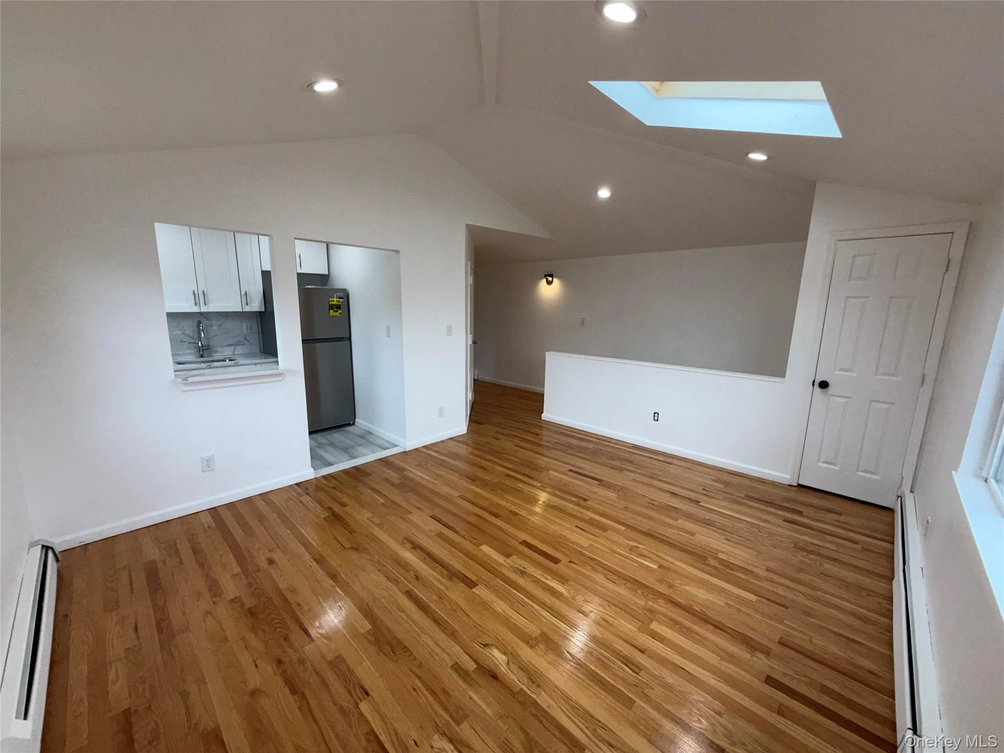 Livingroom/Dining room With Skylight Livingroom/Dining room With Skylight