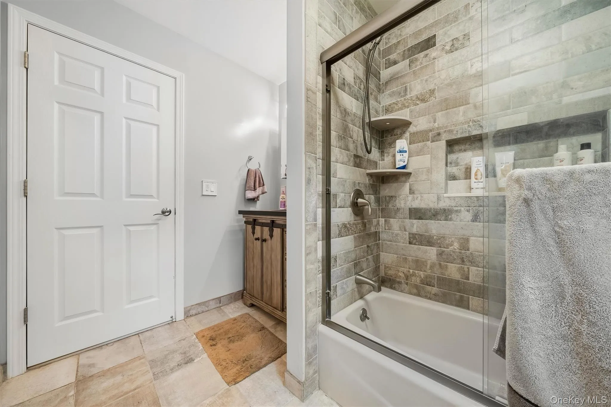 Tile flooring with varied tones Tile flooring with varied tones