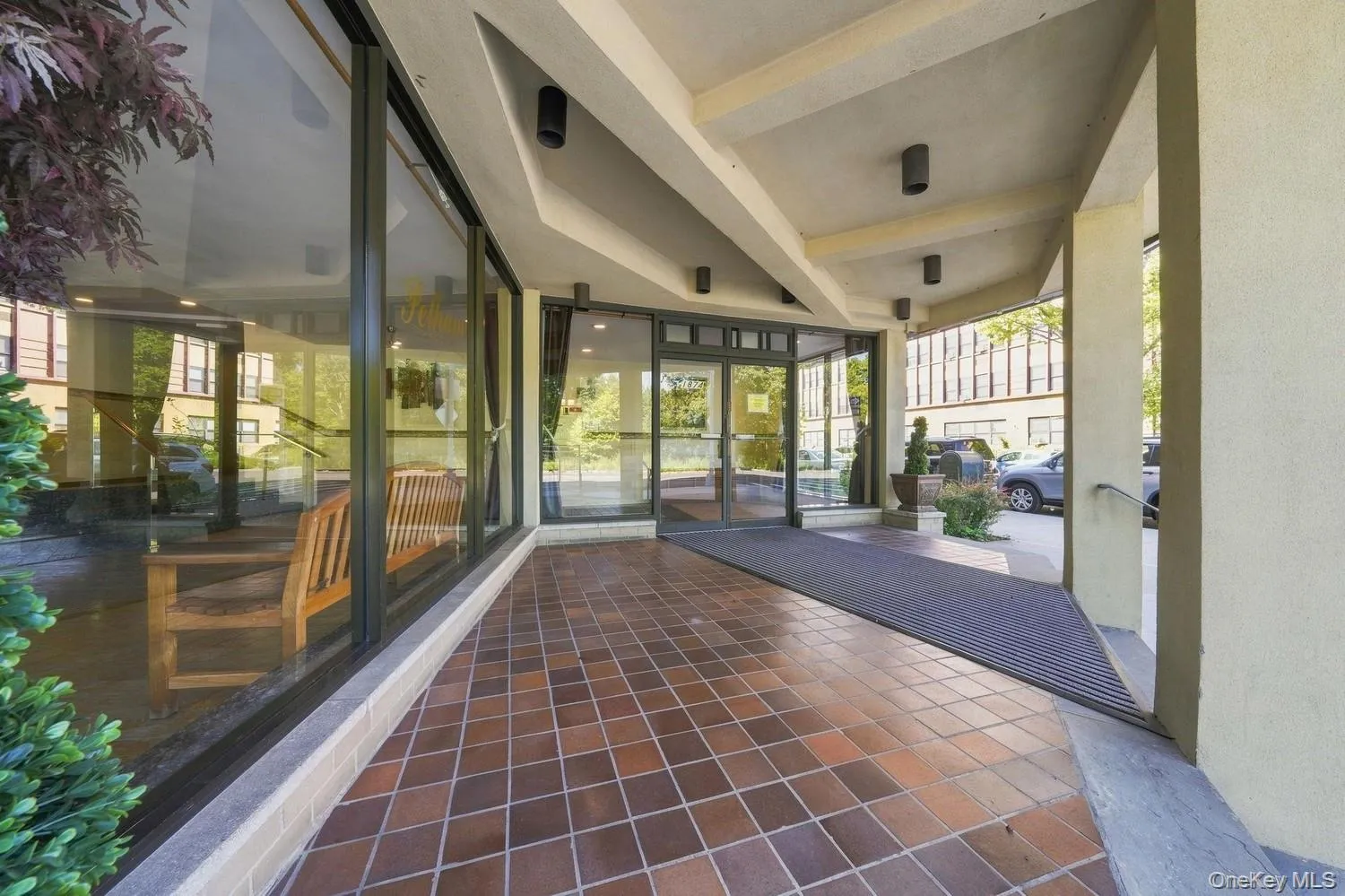 Lovely keyed entry way. Lovely keyed entry way.