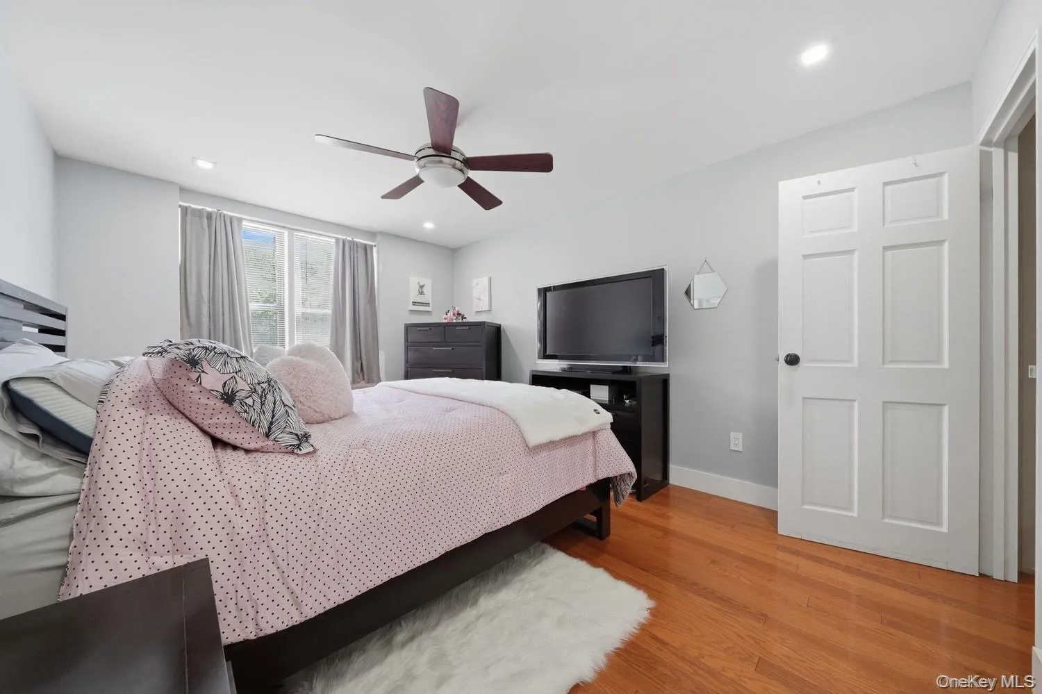 1874 Pelham Parkway, New York, NY, 1 Bedroom Bedrooms, 4 Rooms Rooms,1 BathroomBathrooms,Residential,For Rent,Pelham,0,1053232 1874 Pelham Parkway, New York, NY, 1 Bedroom Bedrooms, 4 Rooms Rooms,1 BathroomBathrooms,Residential,For Rent,Pelham,0,1053232