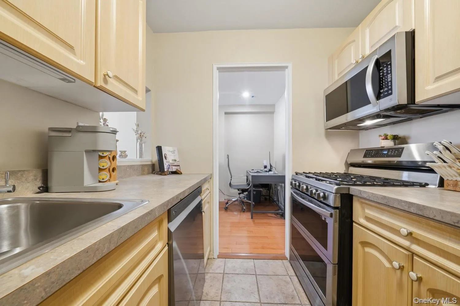 1874 Pelham Parkway, New York, NY, 1 Bedroom Bedrooms, 4 Rooms Rooms,1 BathroomBathrooms,Residential,For Rent,Pelham,0,1053232 1874 Pelham Parkway, New York, NY, 1 Bedroom Bedrooms, 4 Rooms Rooms,1 BathroomBathrooms,Residential,For Rent,Pelham,0,1053232