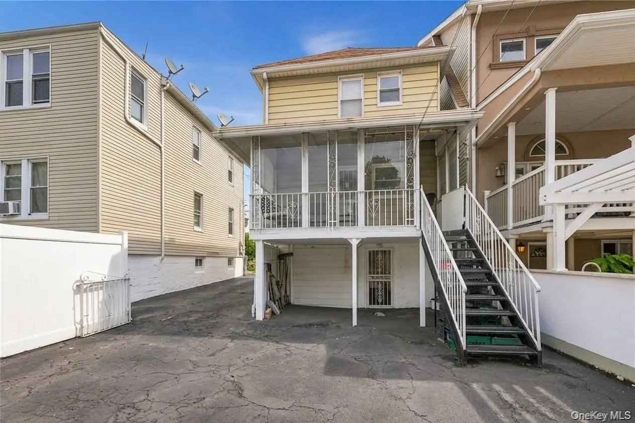 1659 Lurting Avenue, New York, NY, 3 Bedrooms Bedrooms, 8 Rooms Rooms,2 BathroomsBathrooms,Residential,For Rent,Lurting,0,1053247 1659 Lurting Avenue, New York, NY, 3 Bedrooms Bedrooms, 8 Rooms Rooms,2 BathroomsBathrooms,Residential,For Rent,Lurting,0,1053247