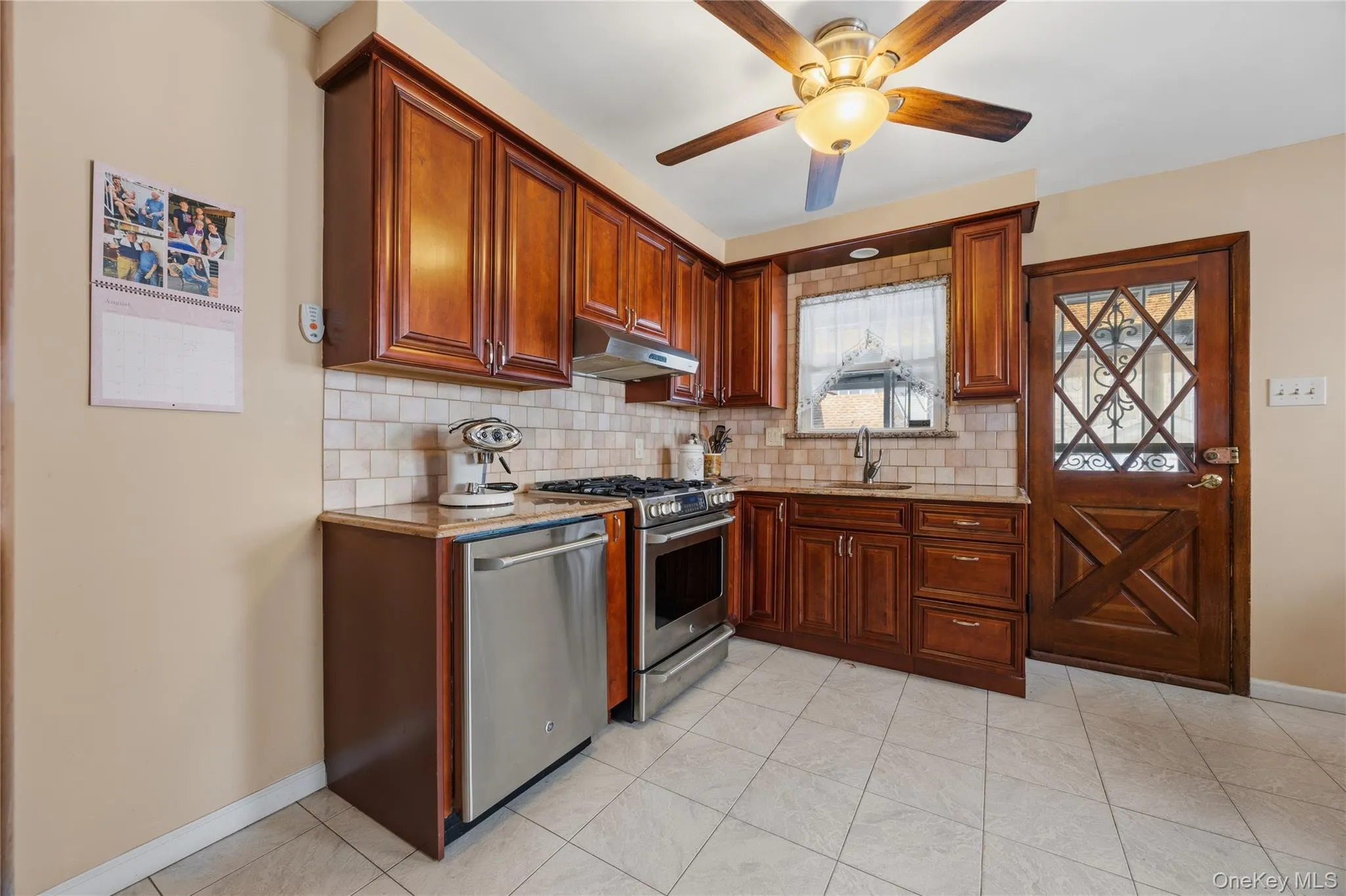 1659 Lurting Avenue, New York, NY, 3 Bedrooms Bedrooms, 8 Rooms Rooms,2 BathroomsBathrooms,Residential,For Rent,Lurting,0,1053247 1659 Lurting Avenue, New York, NY, 3 Bedrooms Bedrooms, 8 Rooms Rooms,2 BathroomsBathrooms,Residential,For Rent,Lurting,0,1053247