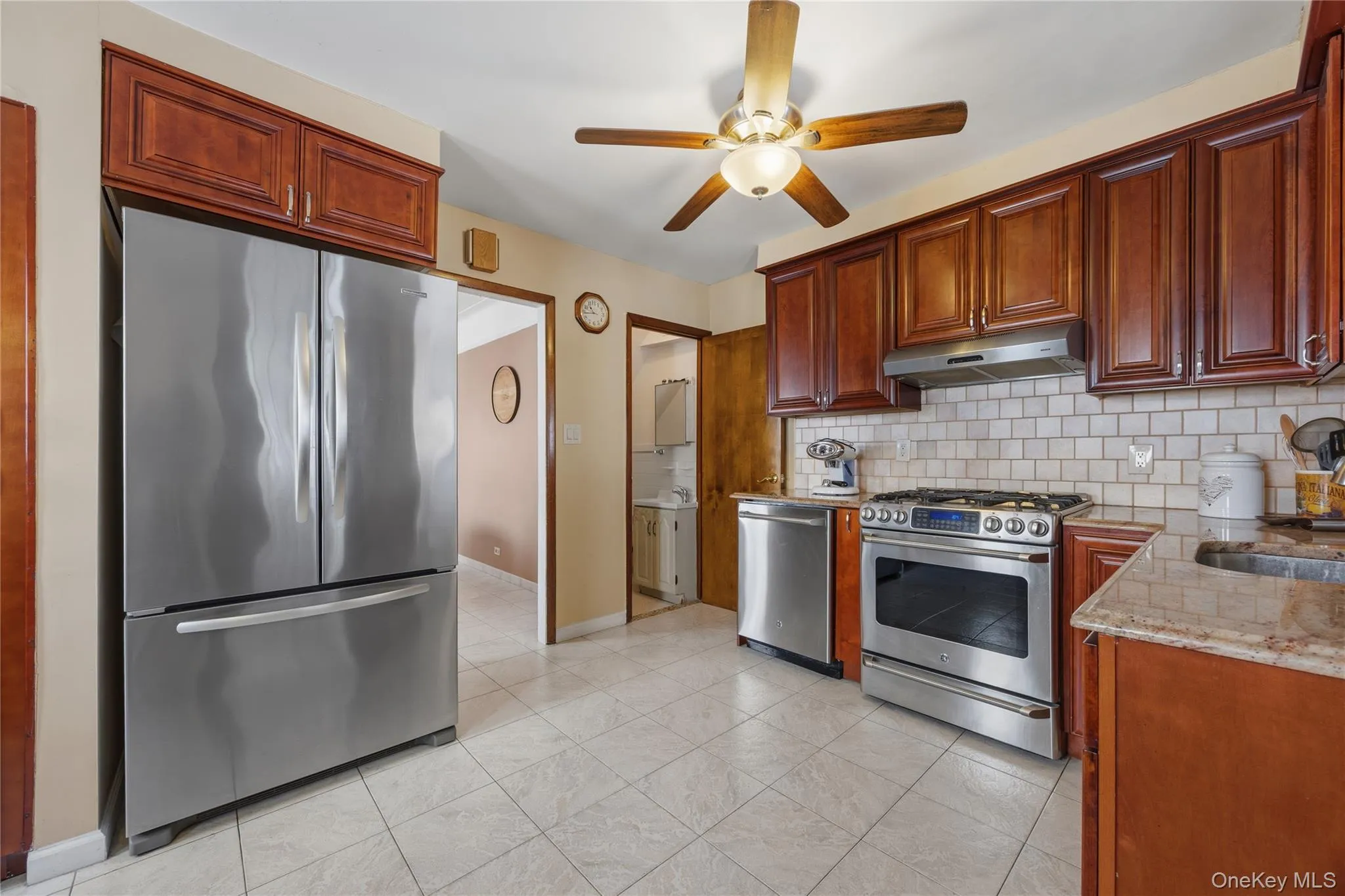 1659 Lurting Avenue, New York, NY, 3 Bedrooms Bedrooms, 8 Rooms Rooms,2 BathroomsBathrooms,Residential,For Rent,Lurting,0,1053247 1659 Lurting Avenue, New York, NY, 3 Bedrooms Bedrooms, 8 Rooms Rooms,2 BathroomsBathrooms,Residential,For Rent,Lurting,0,1053247
