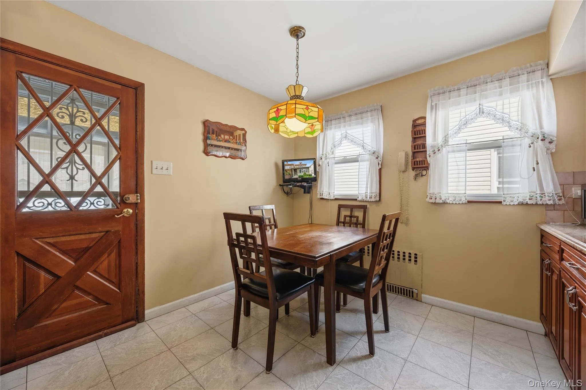1659 Lurting Avenue, New York, NY, 3 Bedrooms Bedrooms, 8 Rooms Rooms,2 BathroomsBathrooms,Residential,For Rent,Lurting,0,1053247 1659 Lurting Avenue, New York, NY, 3 Bedrooms Bedrooms, 8 Rooms Rooms,2 BathroomsBathrooms,Residential,For Rent,Lurting,0,1053247