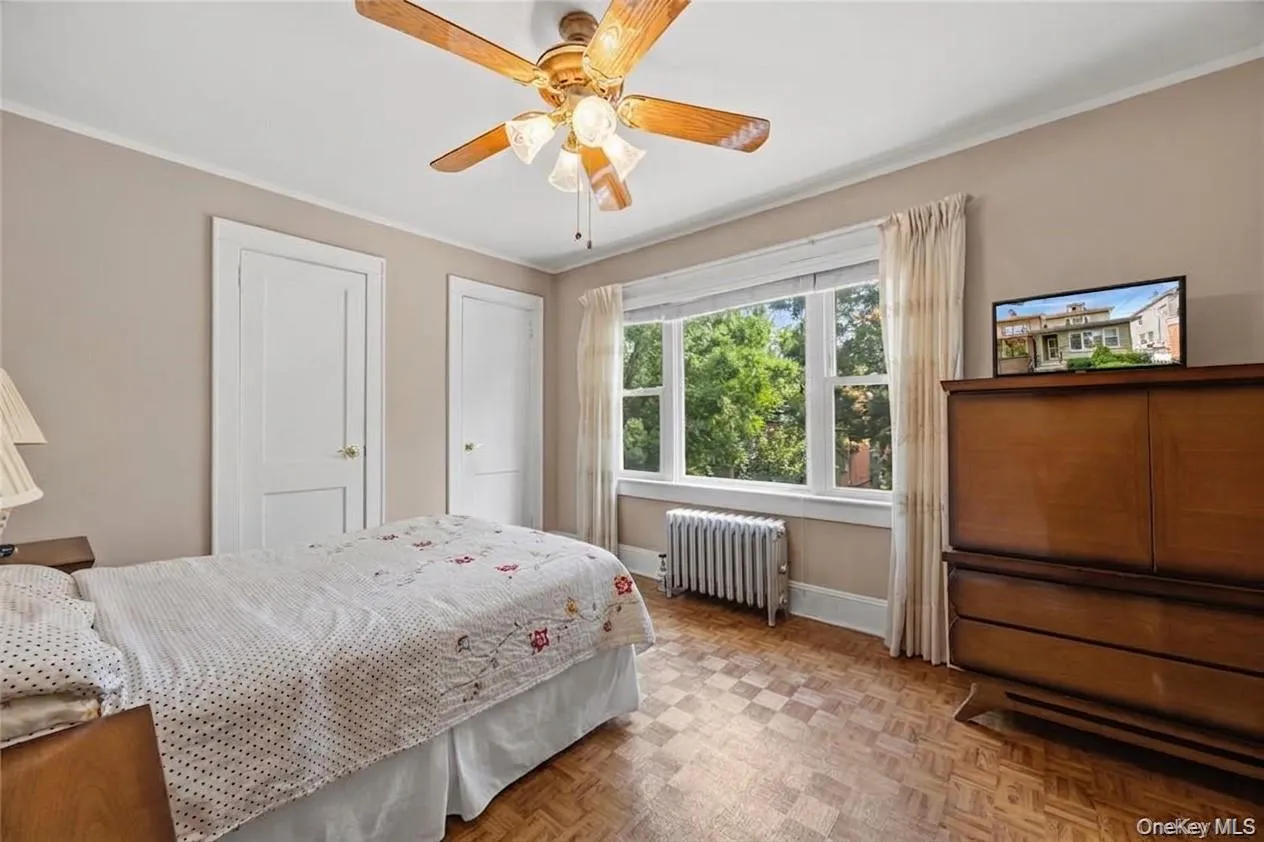 1659 Lurting Avenue, New York, NY, 3 Bedrooms Bedrooms, 8 Rooms Rooms,2 BathroomsBathrooms,Residential,For Rent,Lurting,0,1053247 1659 Lurting Avenue, New York, NY, 3 Bedrooms Bedrooms, 8 Rooms Rooms,2 BathroomsBathrooms,Residential,For Rent,Lurting,0,1053247