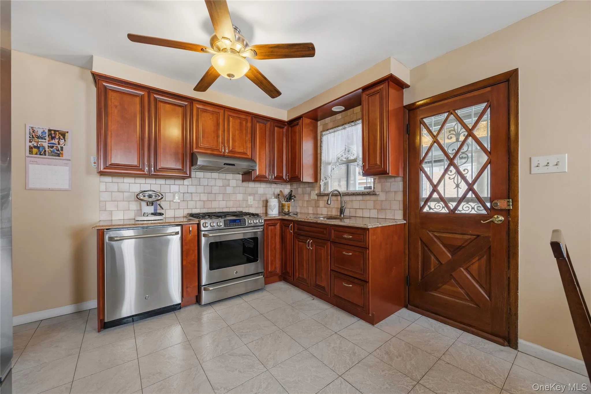 1659 Lurting Avenue, New York, NY, 3 Bedrooms Bedrooms, 8 Rooms Rooms,2 BathroomsBathrooms,Residential,For Rent,Lurting,0,1053247 1659 Lurting Avenue, New York, NY, 3 Bedrooms Bedrooms, 8 Rooms Rooms,2 BathroomsBathrooms,Residential,For Rent,Lurting,0,1053247