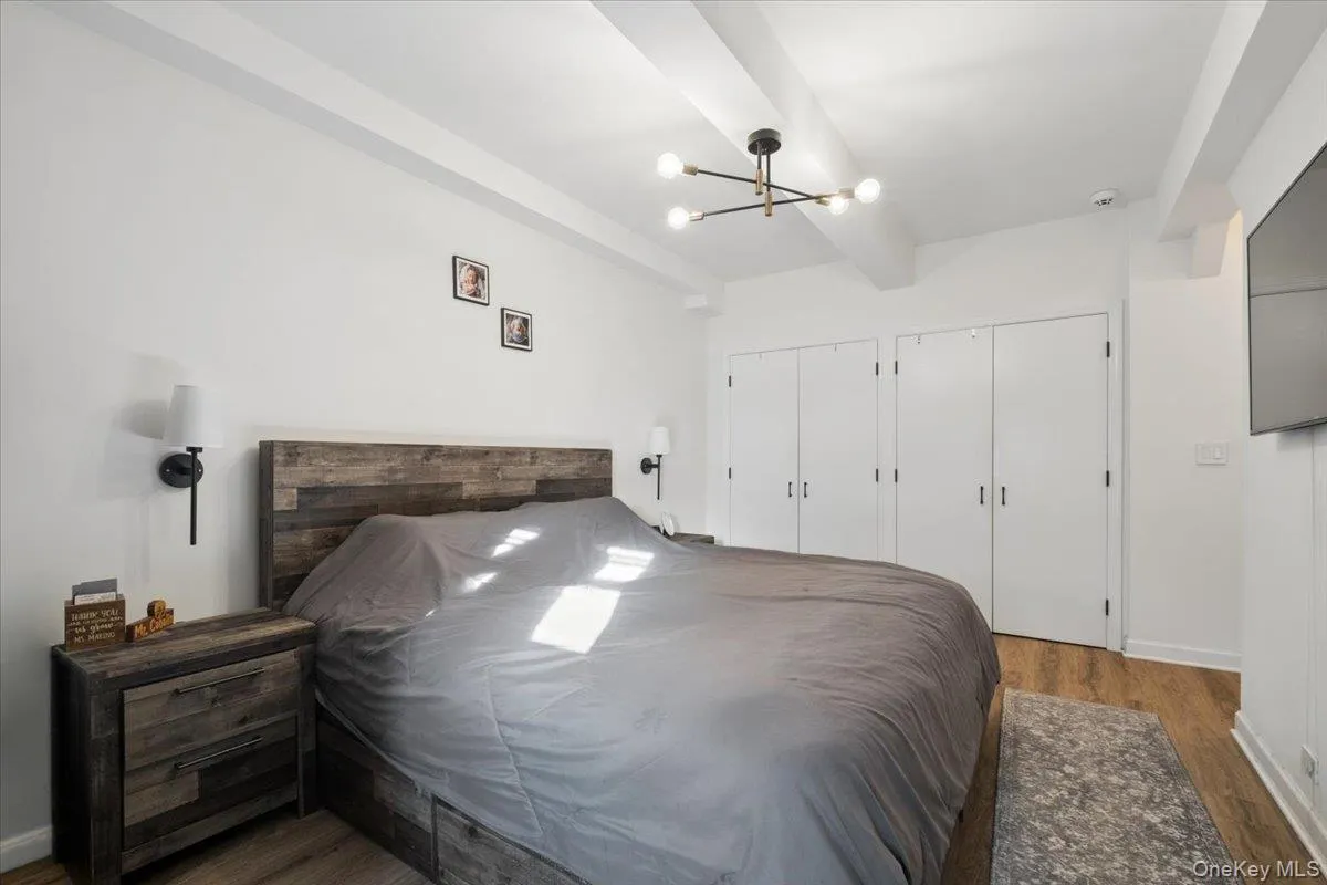 Spacious Bedroom w/ large closets Spacious Bedroom w/ large closets
