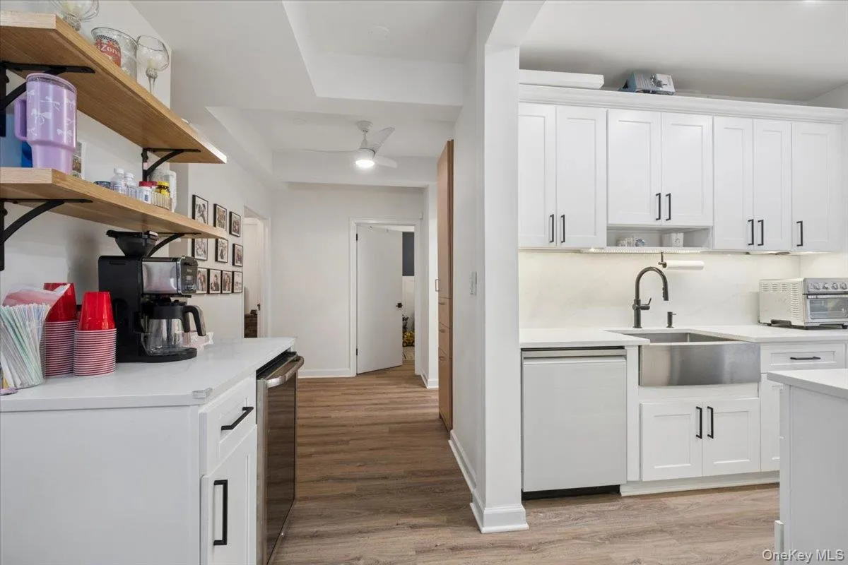 Great Kitchen for both Entertaining and Everyday Living! Great Kitchen for both Entertaining and Everyday Living!
