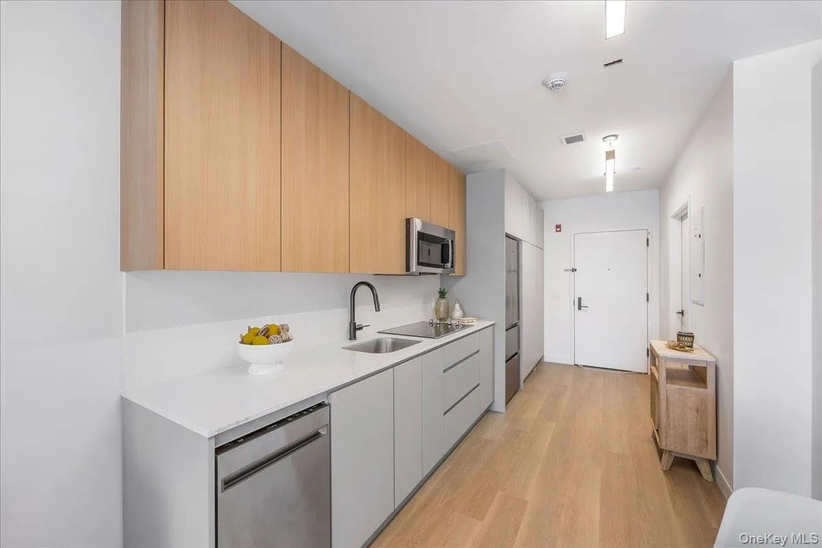 8 Chester Avenue, White Plains, NY, 1 Room Rooms,1 BathroomBathrooms,Residential Lease,For Rent,Chester,0,1053263 8 Chester Avenue, White Plains, NY, 1 Room Rooms,1 BathroomBathrooms,Residential Lease,For Rent,Chester,0,1053263