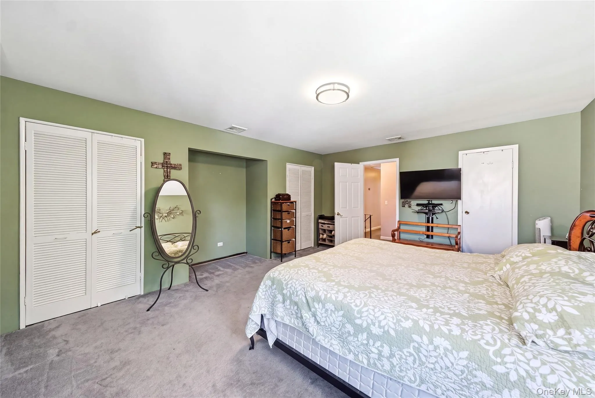 Large Primary Bedroom Large Primary Bedroom