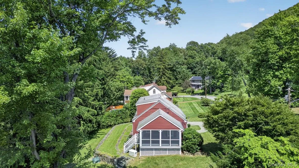17 Pleasant View Avenue, Beacon, NY, 4 Bedrooms Bedrooms, 7 Rooms Rooms,2 BathroomsBathrooms,Residential,For Rent,Pleasant View,0,1053268 17 Pleasant View Avenue, Beacon, NY, 4 Bedrooms Bedrooms, 7 Rooms Rooms,2 BathroomsBathrooms,Residential,For Rent,Pleasant View,0,1053268