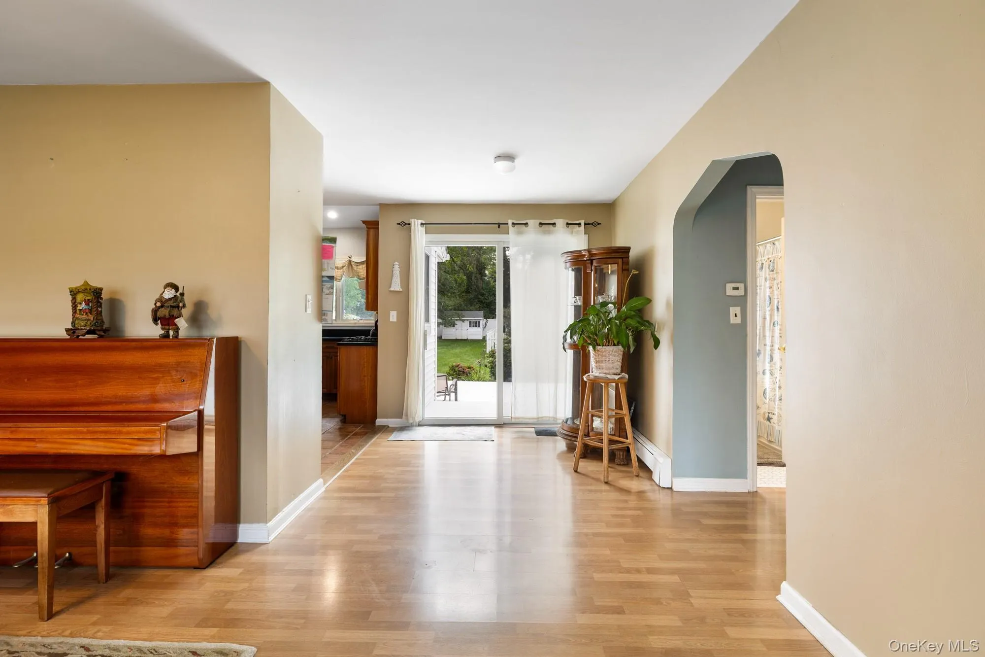 627 6th Street, Huntington, NY, 4 Bedrooms Bedrooms, 8 Rooms Rooms,1 BathroomBathrooms,Residential,For Rent,6th,0,1053288 627 6th Street, Huntington, NY, 4 Bedrooms Bedrooms, 8 Rooms Rooms,1 BathroomBathrooms,Residential,For Rent,6th,0,1053288