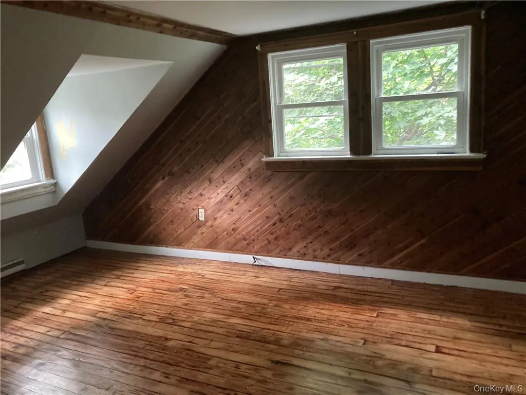Upstairs bedroom Upstairs bedroom