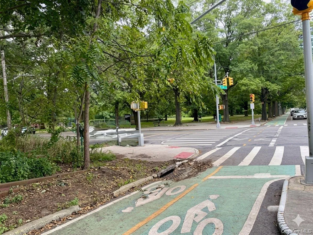 Cunningham Park 210 St / 73 Ave Cunningham Park 210 St / 73 Ave