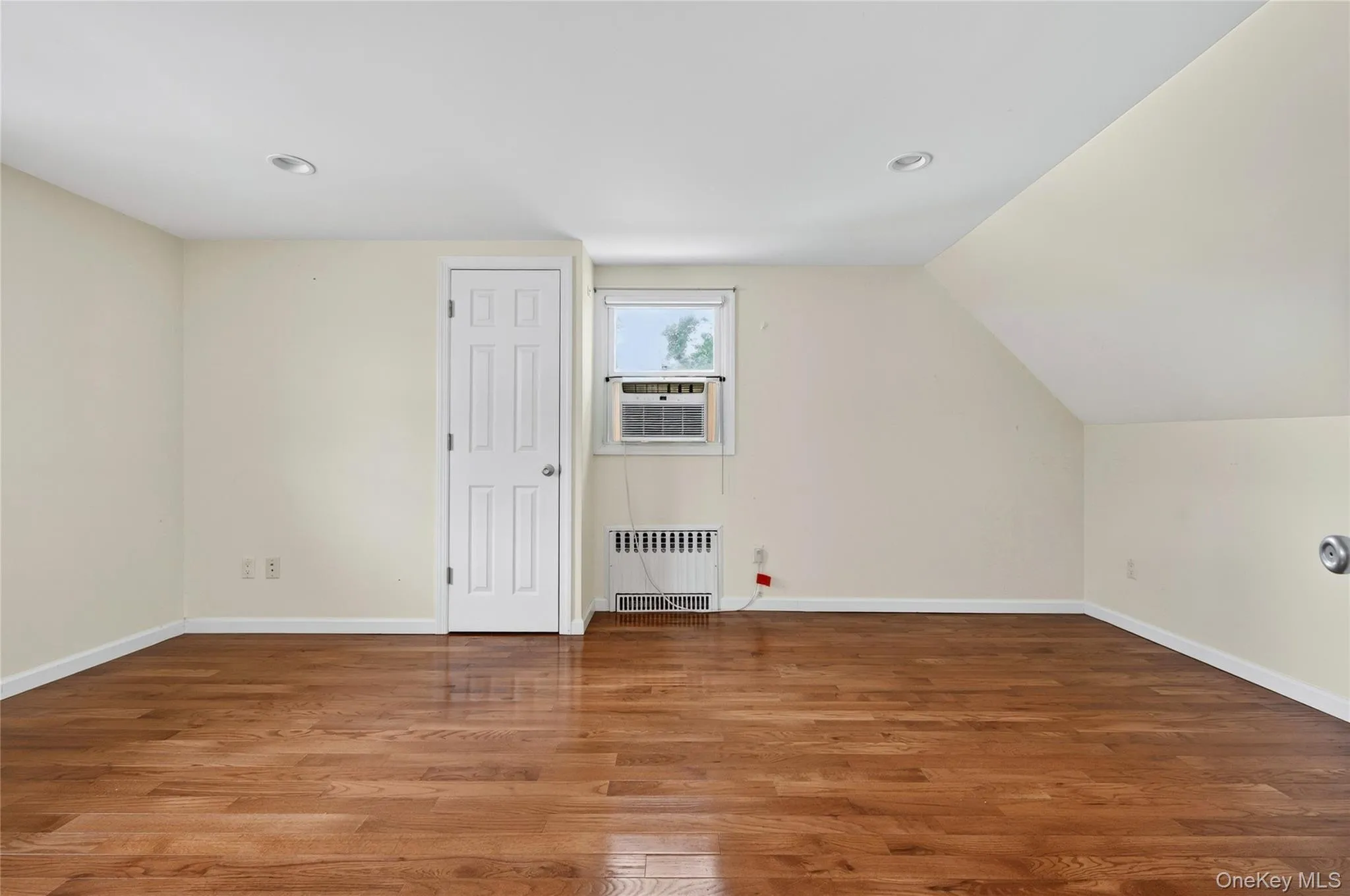 120 Evelyn Avenue, North Hempstead, NY, 1 Bedroom Bedrooms, 3 Room Rooms,1 BathroomBathrooms,Residential Lease,For Rent,Evelyn,0,1053302 120 Evelyn Avenue, North Hempstead, NY, 1 Bedroom Bedrooms, 3 Room Rooms,1 BathroomBathrooms,Residential Lease,For Rent,Evelyn,0,1053302