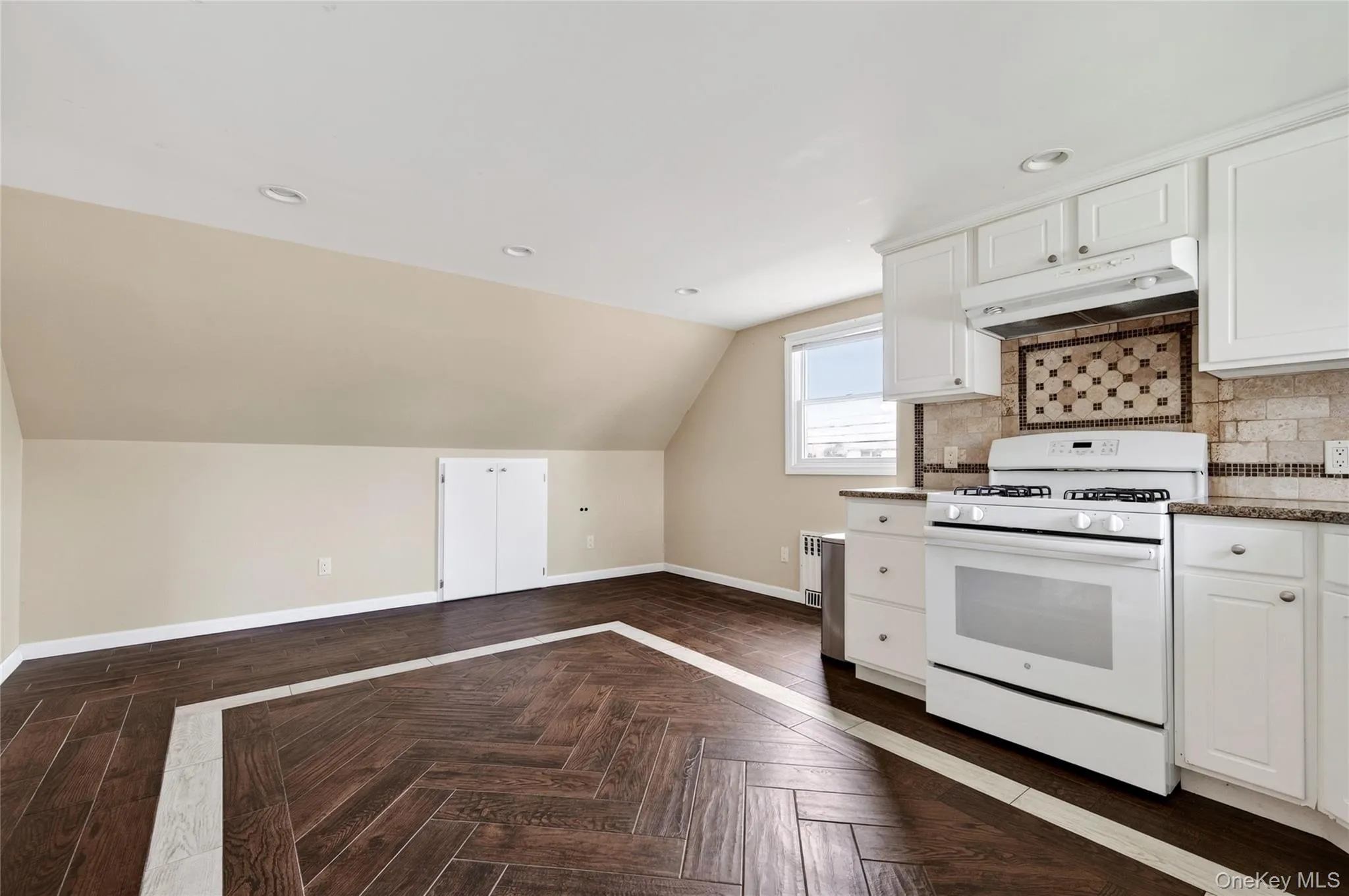 120 Evelyn Avenue, North Hempstead, NY, 1 Bedroom Bedrooms, 3 Room Rooms,1 BathroomBathrooms,Residential Lease,For Rent,Evelyn,0,1053302 120 Evelyn Avenue, North Hempstead, NY, 1 Bedroom Bedrooms, 3 Room Rooms,1 BathroomBathrooms,Residential Lease,For Rent,Evelyn,0,1053302