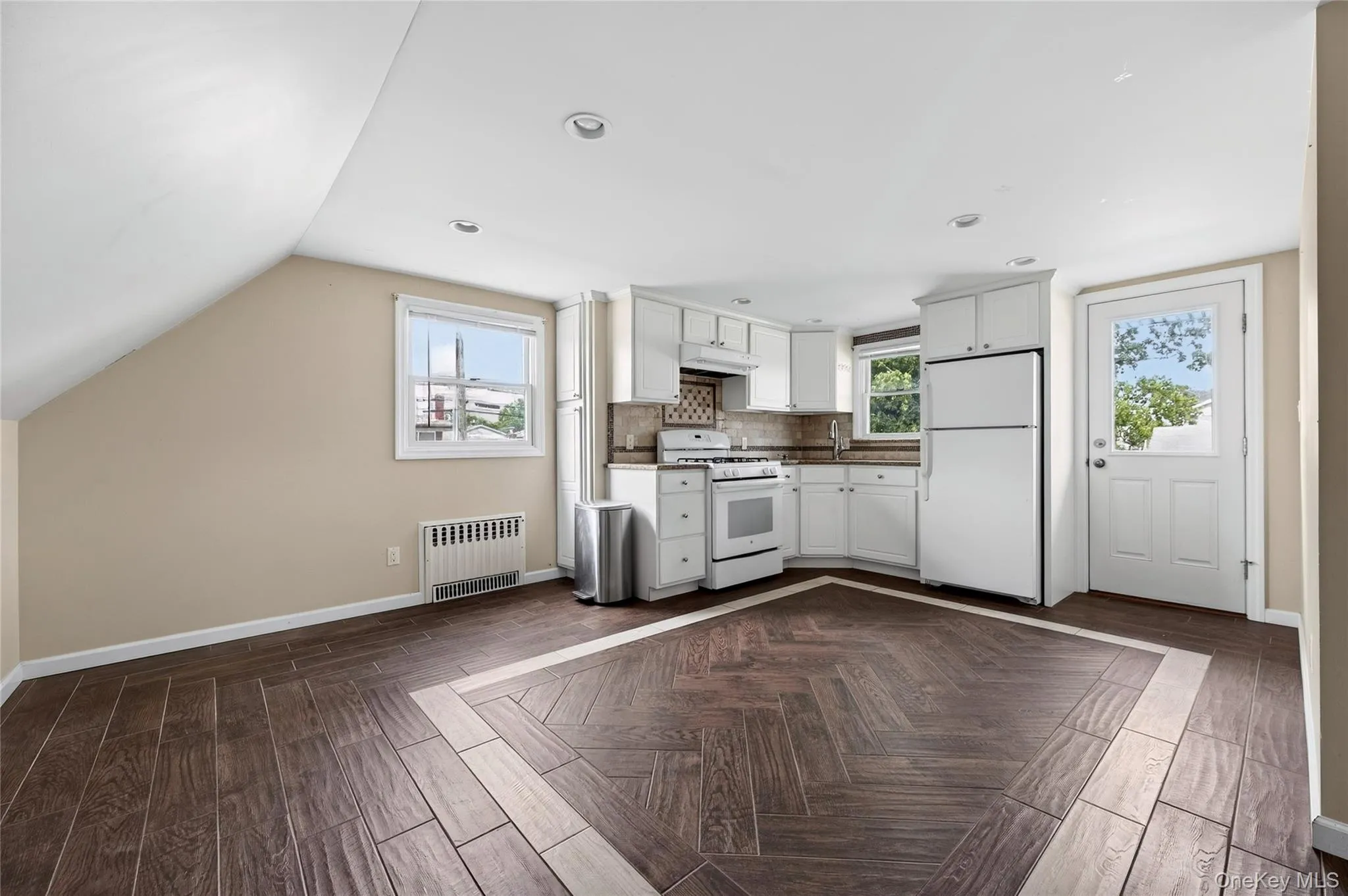 120 Evelyn Avenue, North Hempstead, NY, 1 Bedroom Bedrooms, 3 Room Rooms,1 BathroomBathrooms,Residential Lease,For Rent,Evelyn,0,1053302 120 Evelyn Avenue, North Hempstead, NY, 1 Bedroom Bedrooms, 3 Room Rooms,1 BathroomBathrooms,Residential Lease,For Rent,Evelyn,0,1053302
