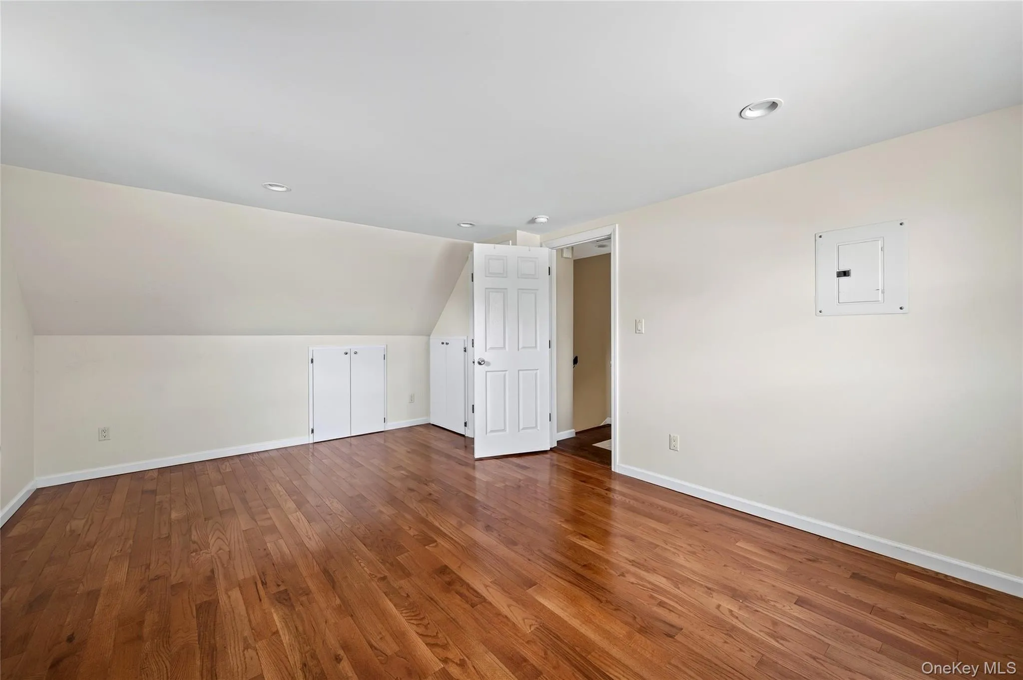 120 Evelyn Avenue, North Hempstead, NY, 1 Bedroom Bedrooms, 3 Room Rooms,1 BathroomBathrooms,Residential Lease,For Rent,Evelyn,0,1053302 120 Evelyn Avenue, North Hempstead, NY, 1 Bedroom Bedrooms, 3 Room Rooms,1 BathroomBathrooms,Residential Lease,For Rent,Evelyn,0,1053302
