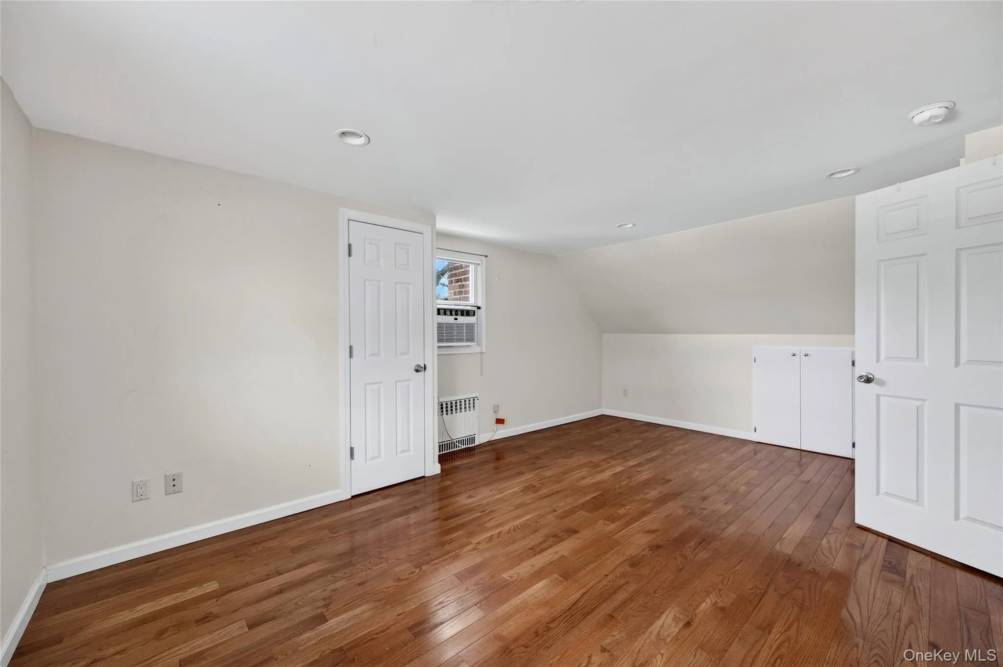 120 Evelyn Avenue, North Hempstead, NY, 1 Bedroom Bedrooms, 3 Room Rooms,1 BathroomBathrooms,Residential Lease,For Rent,Evelyn,0,1053302 120 Evelyn Avenue, North Hempstead, NY, 1 Bedroom Bedrooms, 3 Room Rooms,1 BathroomBathrooms,Residential Lease,For Rent,Evelyn,0,1053302