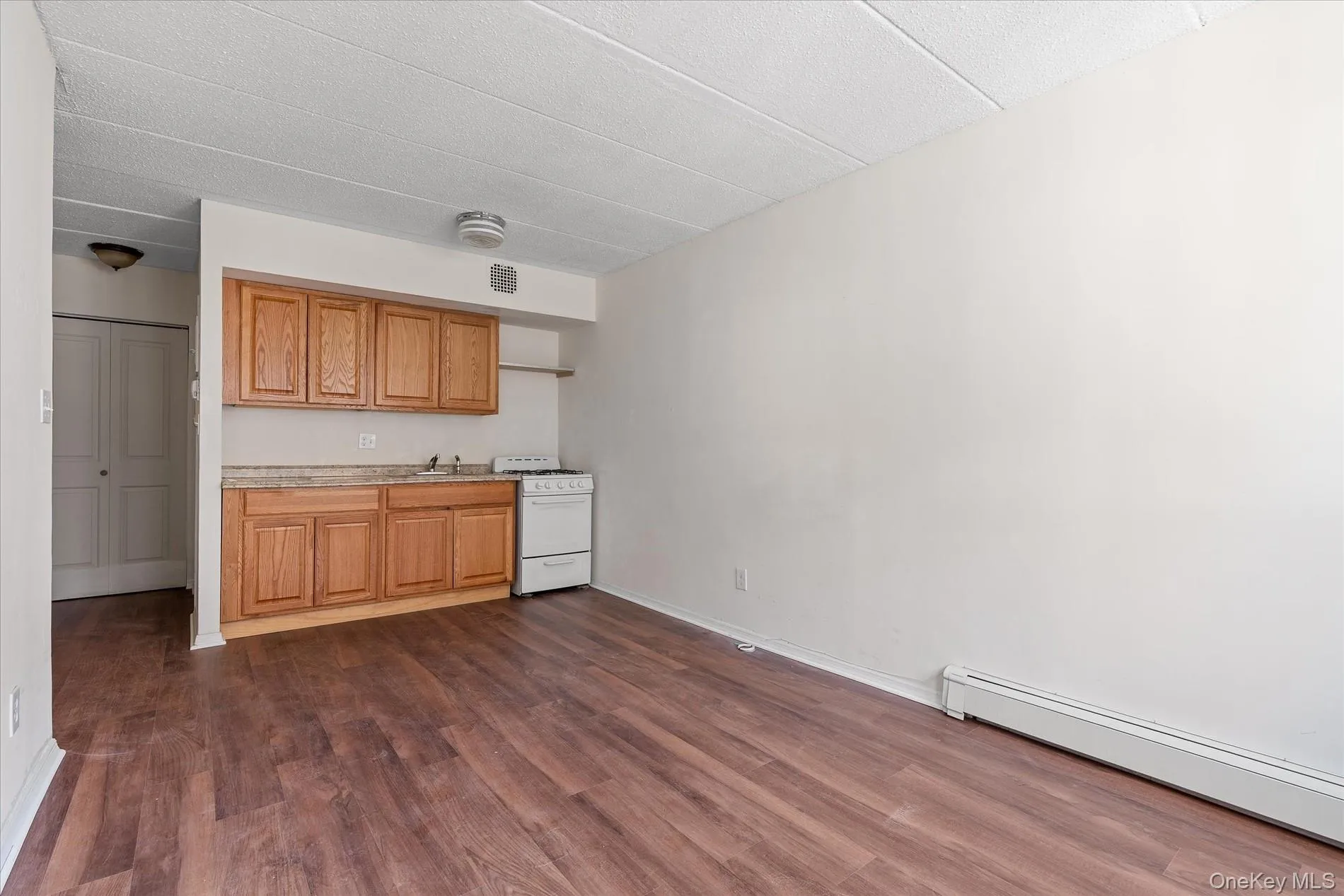 140-12 33rd Avenue, New York, NY, 1 Bedroom Bedrooms, 2 Rooms Rooms,1 BathroomBathrooms,Residential,For Rent,33rd,0,1053314 140-12 33rd Avenue, New York, NY, 1 Bedroom Bedrooms, 2 Rooms Rooms,1 BathroomBathrooms,Residential,For Rent,33rd,0,1053314